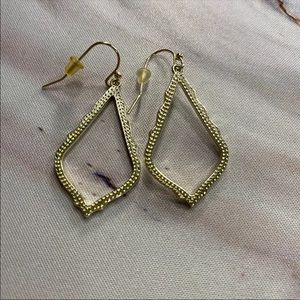 Kendra Scott sophee in gold drop earrings